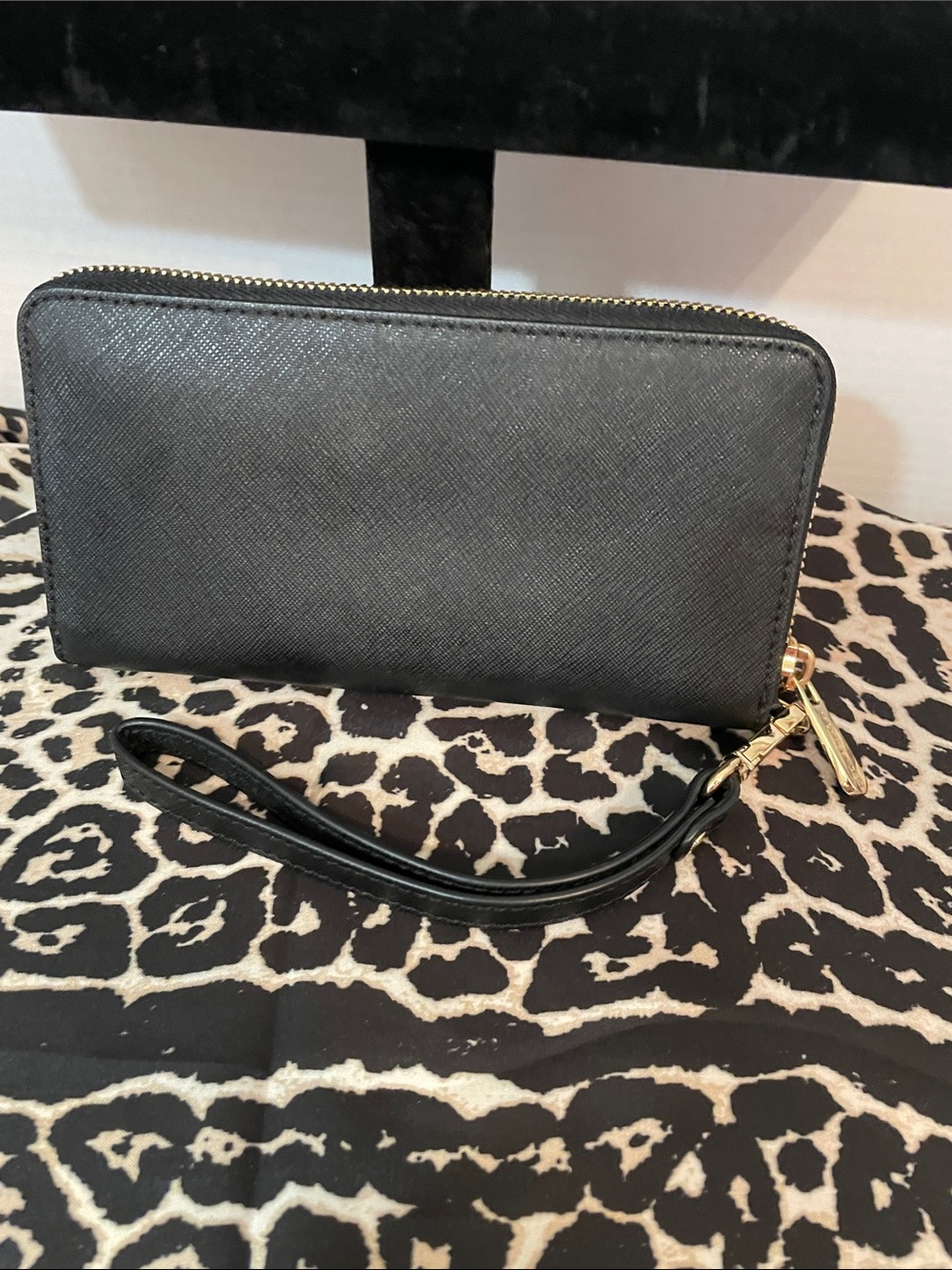 Michael Kors Black Saffiano Zip Wallet with Gold Logo - Picture 3 of 9
